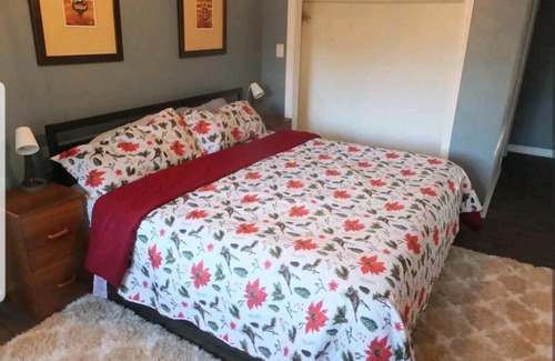 Wildwood Casa | Cheerful 3 bed 2 bath with Office, Patio, and Yard