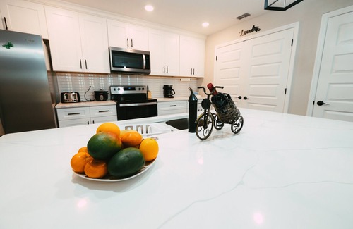 Lakeland Casa | Cheerful 3 bedroom home with pool + grill