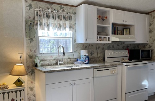 Tryon Casa | Cheerful 3 bedroom home close to TIEC and more!
