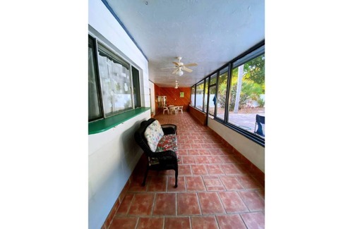 Brandon Casa | Cheerful 3-bedroom home with pool and office