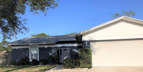 Clearwater Casa | Cheerful 3 Bedroom Home mins from Clearwater Beach