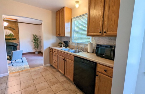 Walnut Creek Casa | Cheerful 3 Bedroom Home Close to DT Raleigh