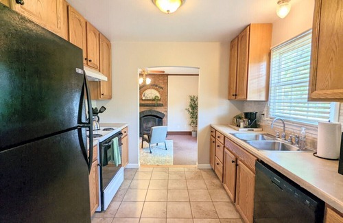 Walnut Creek Casa | Cheerful 3 Bedroom Home Close to DT Raleigh