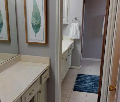 Houston Casa | Cheerful 3 Bedroom Home with Garage Parking