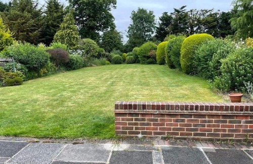 Bickley Casa | Cheerful 3 bedroom house with off street parking