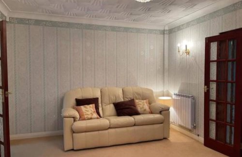 Bickley Casa | Cheerful 3 bedroom house with off street parking