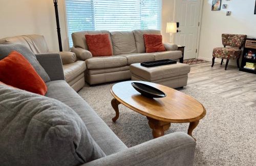 Creswell Casa | Cheerful 3 Bedroom on a Park 10 Miles from Eugene