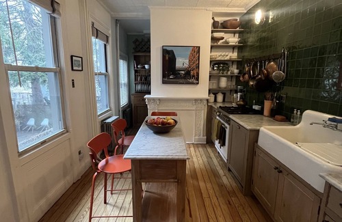 Greenpoint Casa | Cheerful 3- bedroom townhouse with private garden