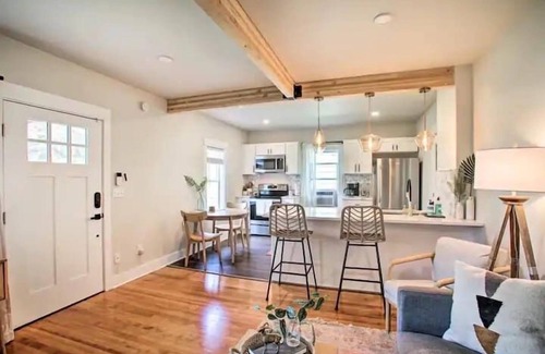 Northtown Casa | Cheerful 3 bedroom Villa with Backyard Oasis