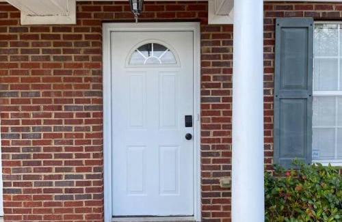 Tallahassee Casa | Cheerful 3-bedrooms with free parking on premises