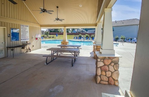 Duncan Casa | Cheerful 3 BR, 2.5 BR (sleeps 6-7) patio/pool