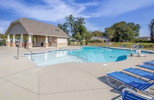 Duncan Casa | Cheerful 3 BR, 2.5 BR (sleeps 6-7) patio/pool