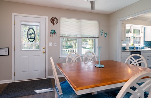 Tarpon Pond Casa | Cheerful 3BR/2BA Cottage on Golf Course! Amenity Cards! Pet Friendly!