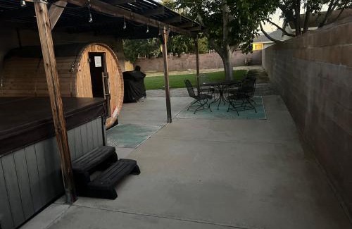 Quartz Hill Casa | Cheerful 3BR 2BA Sauna Spa Pool Table PPong BBQ More