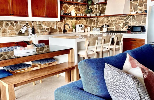 Primo Tapia Casa | Cheerful 4 bedroom with ocean front hot tub!