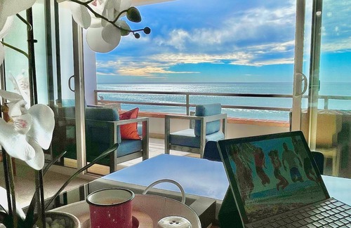 Primo Tapia Casa | Cheerful 4 bedroom with ocean front hot tub!