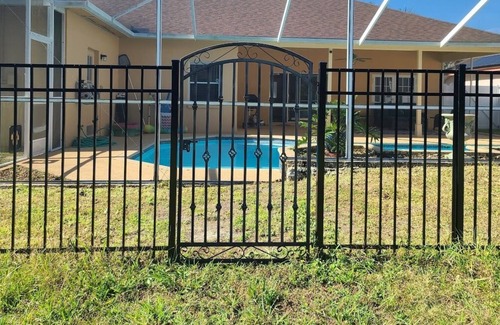 Grand Oaks Casa | Cheerful 4 Bd 3 Ba Home with Screened Patio & Pool