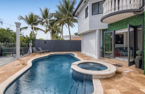 Eastern Shores Villa | Cheerful 4-bedroom villa with pool!