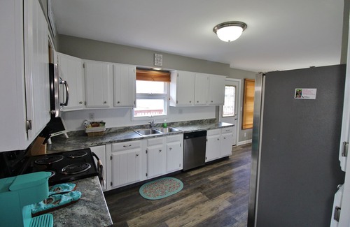 Roselawn Finance Casa | Cheerful 4-bedroom Home with Jacuzzi tub