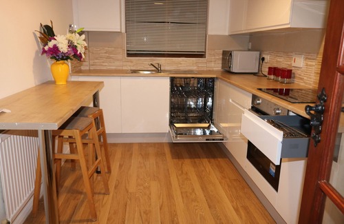 Mapperley Casa | Cheerful -4 Bedrooms House with Driveway
