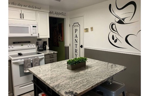 Trotwood Casa | Cheerful 4BR/12BD “Ravishing Ranch”