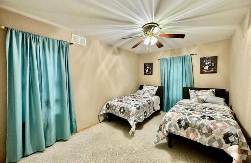 East Stroudsburg Villa | Cheerful 5-bedroom resort with heated pool