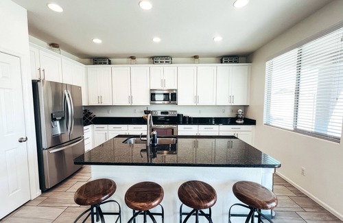 Peoria Casa | Cheerful 5-BR Family Friendly Home, Perfect Spot