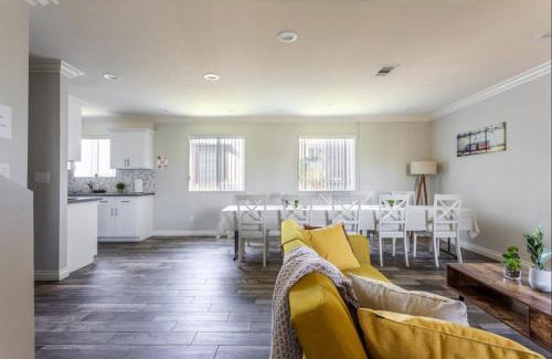 Downtown Los Angeles Casa | Cheerful 5BR house with parking near USC