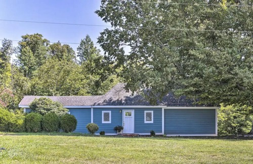 Boyd Tavern Casa | Cheerful and Bright Cottage with Pond View