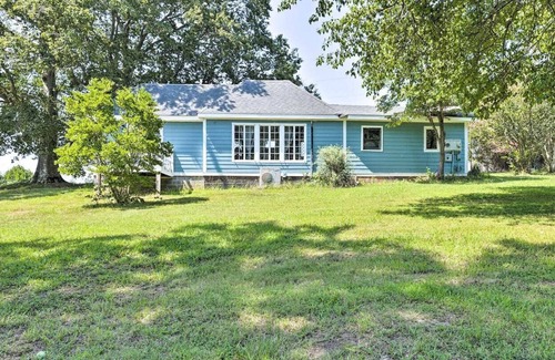 Boyd Tavern Casa | Cheerful and Bright Cottage with Pond View