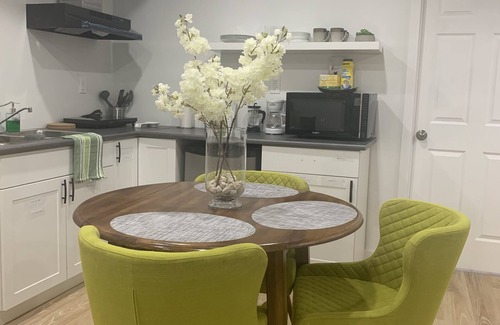 Fort Gary Apartamento | Cheerful and cozy 1 bedroom basement apartment