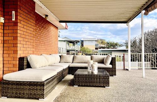 Redhead Casa | Cheerful beach house at redhead beach