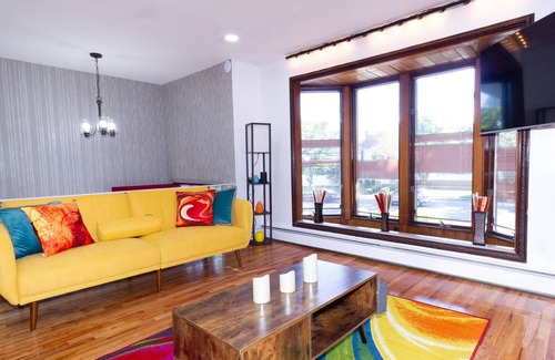 Baldwin Casa | Cheerful & Beautiful 3-Bedroom Ranch with parking in Baldwin, NY