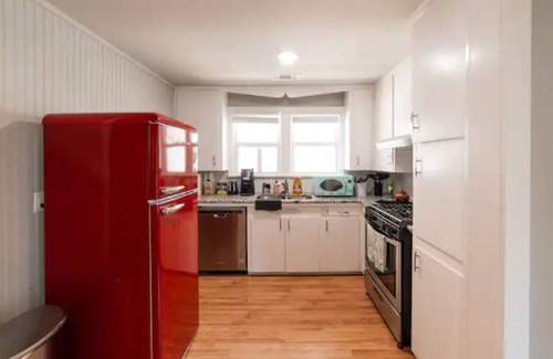 Benton Casa | Cheerful Boho Stay - Minutes From Hospital