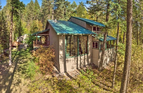 Whitefish Casa | Cheerful Cabin in the woods with lake views.