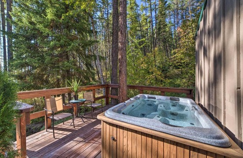 Whitefish Casa | Cheerful Cabin in the woods with lake views.