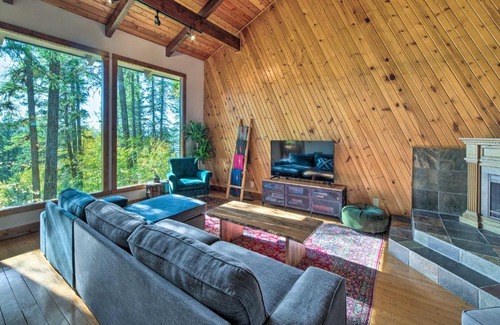 Whitefish Casa | Cheerful Cabin in the woods with lake views.