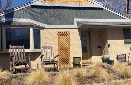 Southeast Casa | Cheerful Colorado Family Home Great Location