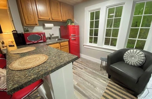 Edgecomb Cabaña | Cheerful Cottage Close to Everything 12
