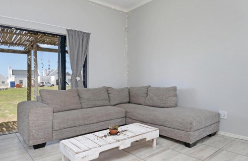St. Helena Bay Casa | Cheerful Cottage on Britannia Beach, West Coast