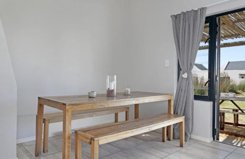 St. Helena Bay Casa | Cheerful Cottage on Britannia Beach, West Coast