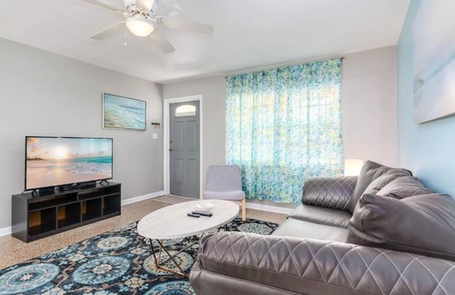 Sun Bay South Casa | Cheerful Cozy Cottage in South Tampa