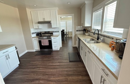 Stockton Otro | Cheerful cozy secured ranch style close 99 freeway&famous food restaurants