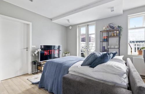 Hliðar Apartamento | Cheerful Down Town Apartment
