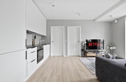 Hliðar Apartamento | Cheerful Down Town Apartment