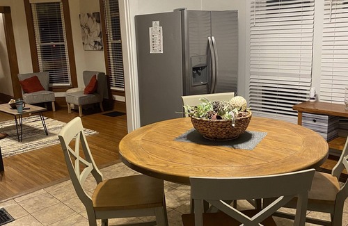 Columbus Casa | Cheerful Downtown 3 Bedroom home in the historic area of Columbus