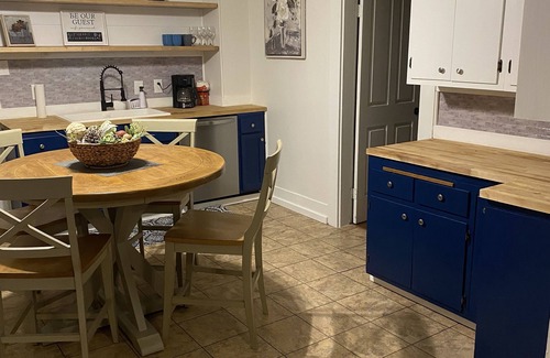Columbus Casa | Cheerful Downtown 3 Bedroom home in the historic area of Columbus