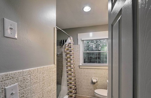 Lebanon Casa | Cheerful Duplex Unit - 1 Mi to State Park!