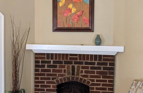 Athens Casa | 🌞 Cheerful Eclectic Bungalow in 🐕 Dog Friendly Neighborhood -NO PET FEES