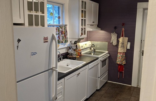 Athens Casa | 🌞 Cheerful Eclectic Bungalow in 🐕 Dog Friendly Neighborhood -NO PET FEES